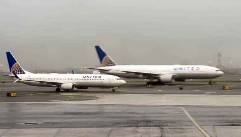 Происшествия: В аэропорту Ньюарка эвакуировали пассажиров самолёта
